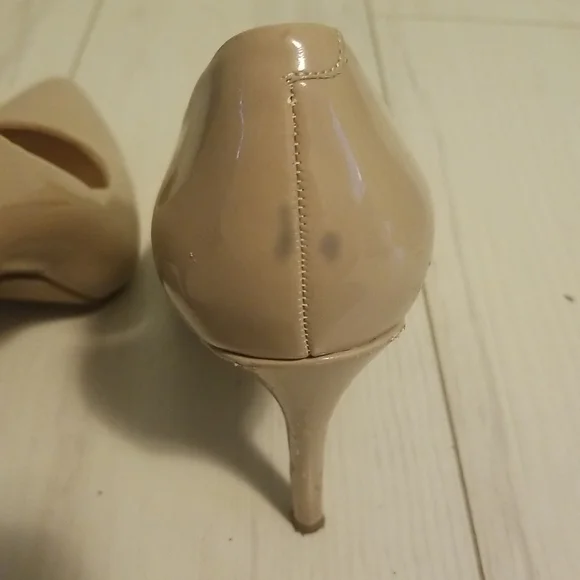 Nine west nude shows - Picture 4 of 9